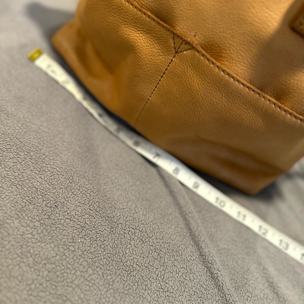 American Leather Company Camel Brown Zip Closure Medium Size handbag Purse. - Picture 6 of 15